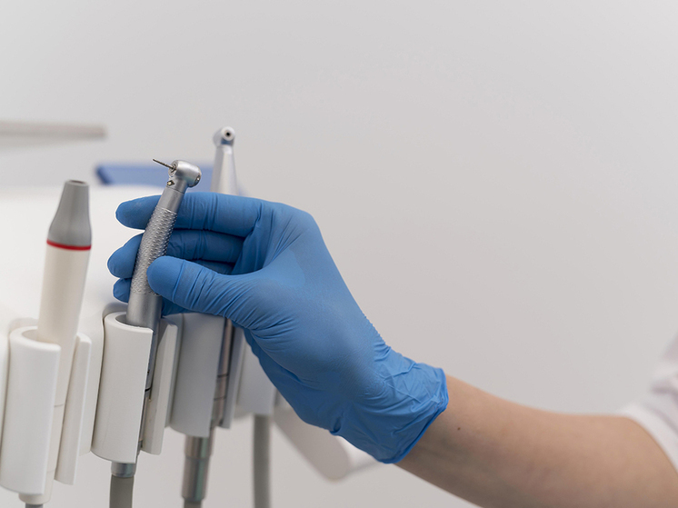 Юный самоучка-дантист с подельниками наживались на страдающих зубной болью