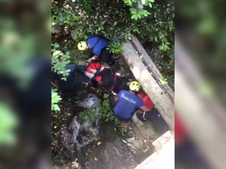 В Ялте мужчина упал в русло реки
