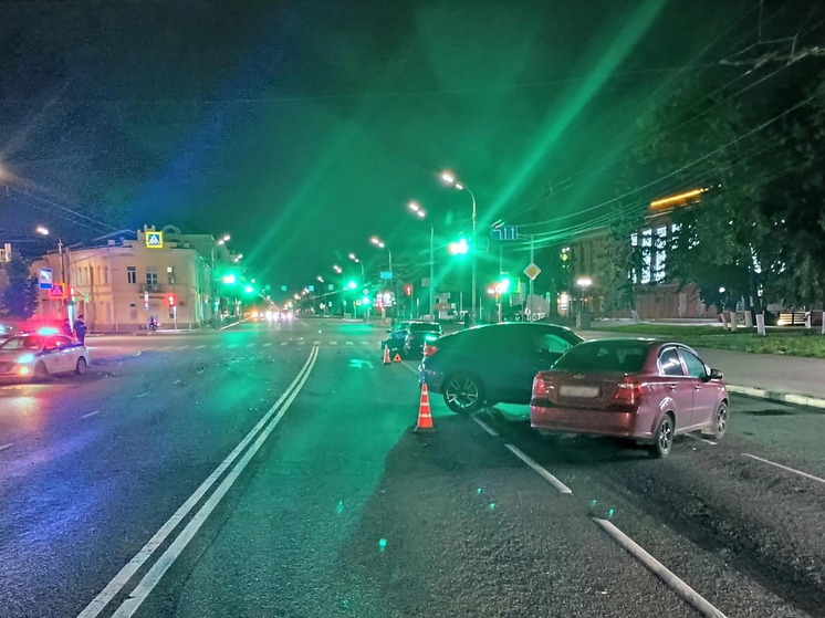 В Орле произошло массовое ДТП с участием четырех автомобилей