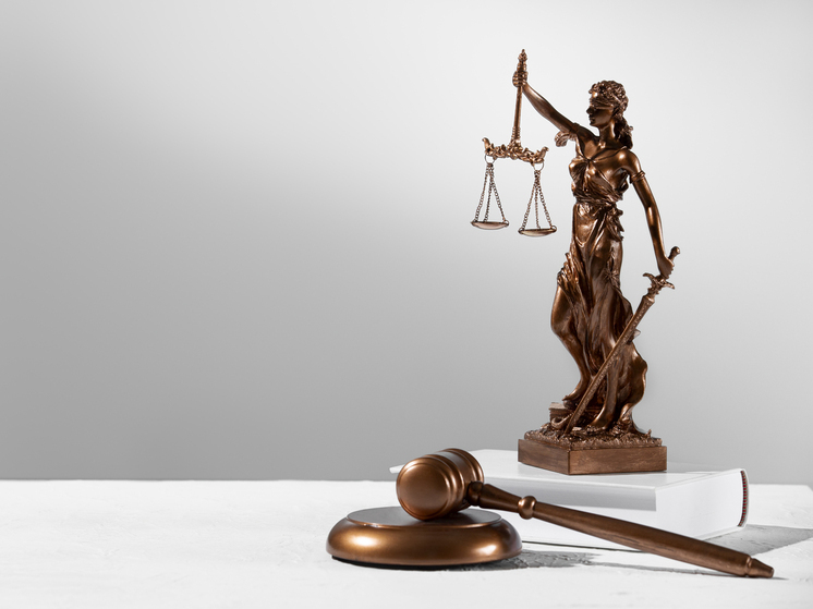 Администрацию Дмитриева обязали выбрать УК для 13 многоквартирных домов