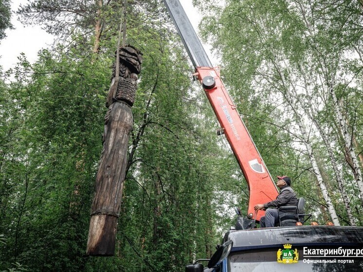 Деревянные идолы переезжают из Парка лесоводов России в Парк Маяковского