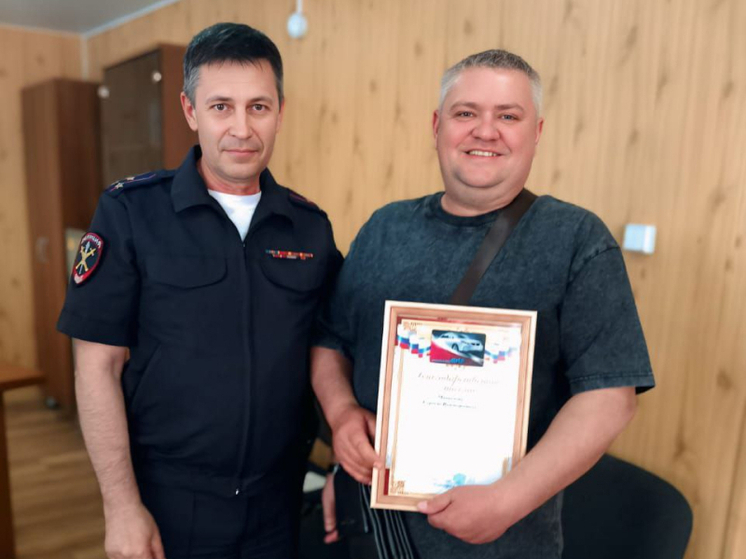 Таксист спас от мошенников пенсионерку из Чунского района