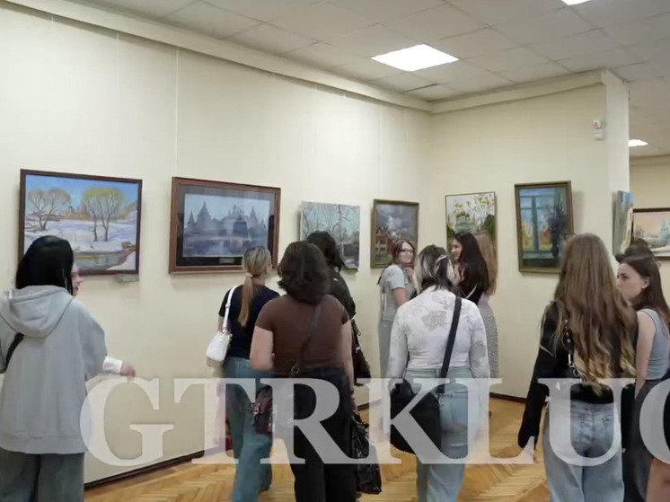 В Луганске начала работу передвижная художественная выставка под названием «Россия — Родина моя»