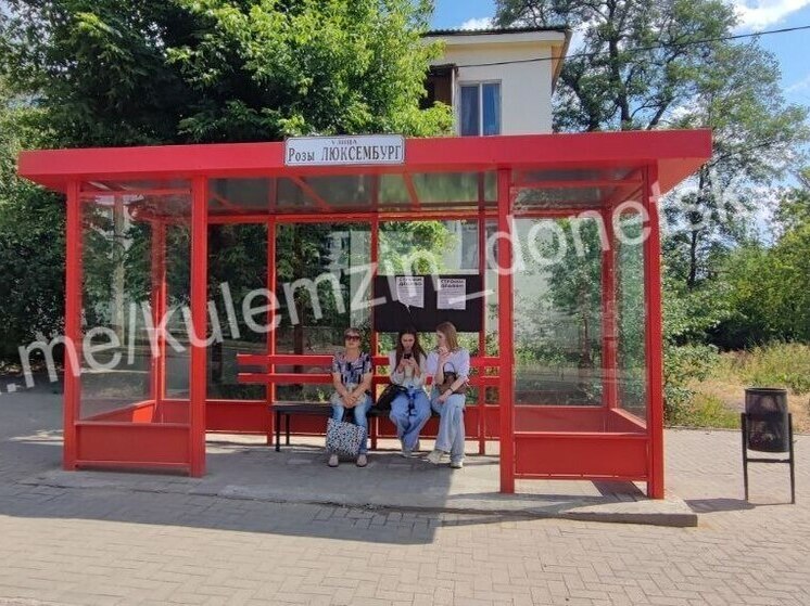 В Донецке активно устанавливают новые остановки общественного транспорта