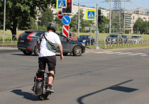 В Петербурге растет спрос на арендные самокаты, постепенно строятся велодорожки. Но достаточно ли этого, чтобы назвать Северную столицу комфортной для райдеров и пешеходов? О том, как сделать город на Неве уютным для всех, «МК в Питере» рассказал основатель компании InnovaTransport, эксперт в транспортном консалтинге Алексей Смирнов.