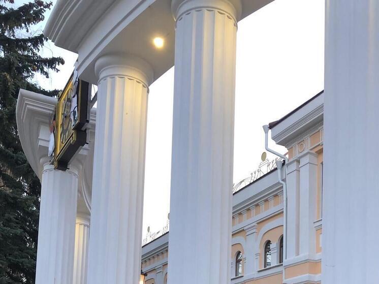 Ставропольский краевой театр кукол завершил 88-й театральный сезон, оставив зрителям множество ярких впечатлений. В этом сезоне театр подарил не только уникальные проекты, но и незабываемые встречи с любимыми героями.