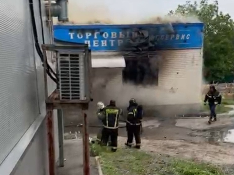 Пожар в цеху приема металлолома в Шахтах потушили