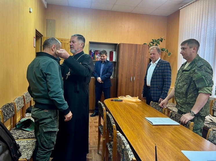 Житель Валуйского района отправился служить по контракту