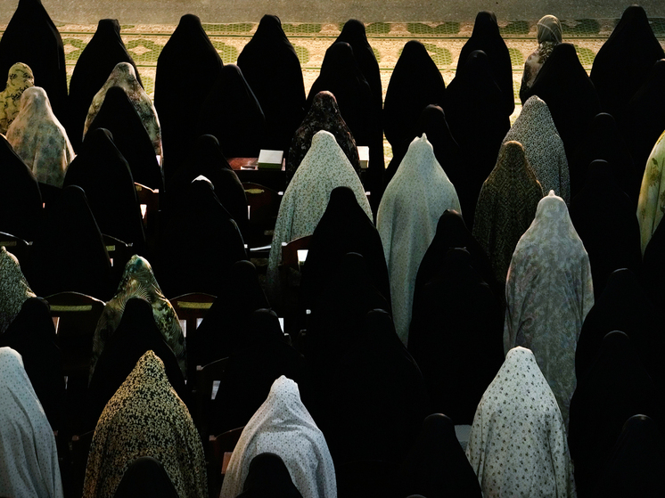 Востоковед Лана Раванди-Фадаи уверена, что Исламская революция 1979 года не сделала Иран «страной-изгоем»