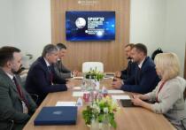 Губернатор Запорожской области Евгений Балицкий провел встречу в рамках ПМЭФ-2025 с руководителем Федеральной службы по контролю за алкогольным и табачным рынками Игорем Алешиным