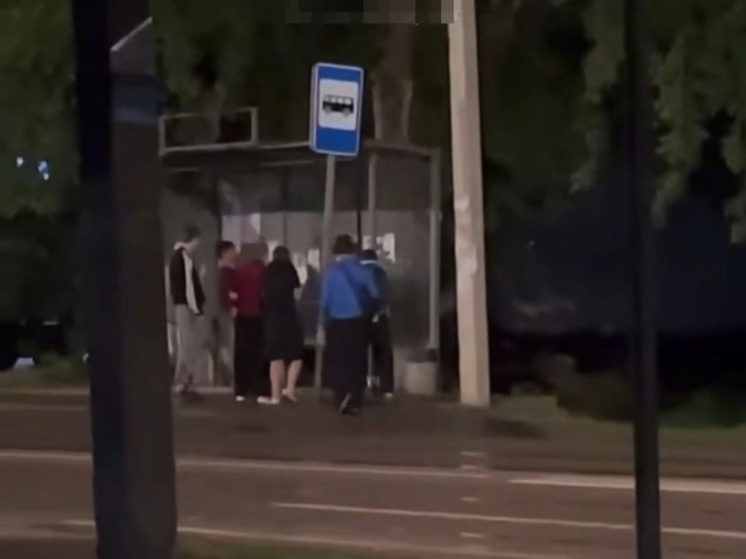 Полиция взяла на контроль дело с парнем, избитым на остановке в Липецке