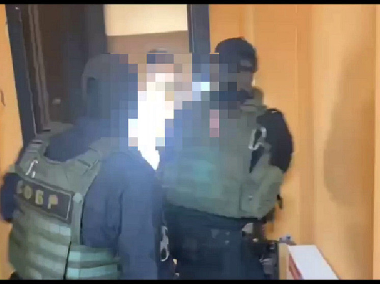 Появилось видео задержания подозреваемого в мошенничестве при ремонте дорог в Тверской области