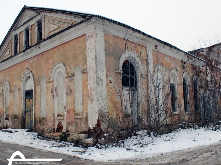 Разрушенный дом-памятник в Калужской области могут изъять у владельца