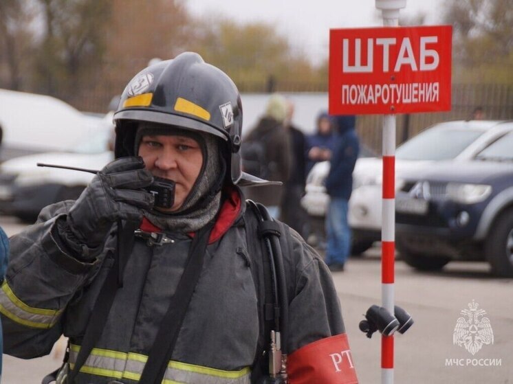 Пожарные потушили огонь в подсобке ТЦ «Орбита» в Кировском районе Самары 20 июня