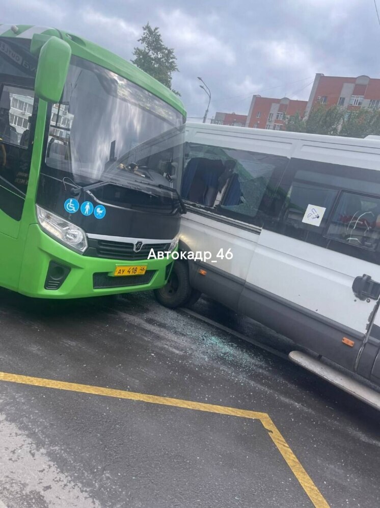 В Курске в ДТП попал автобус