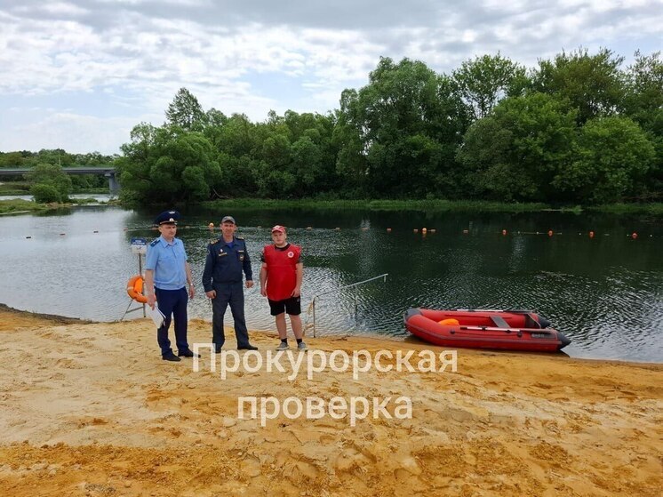 Прокуратура помогла привести в порядок пляж в Каменском районе