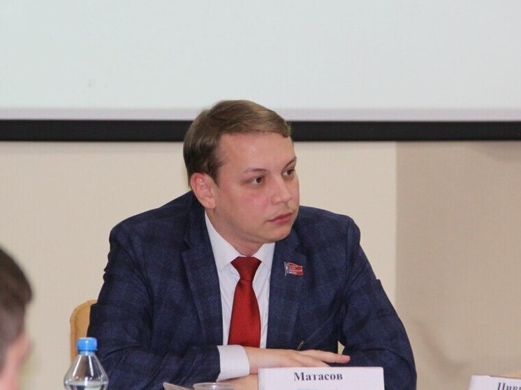 Депутат Алтайского краевого Законодательного Собрания и руководитель фракции «Коммунистическая партия Коммунисты России» в региональном парламенте Сергей Матасов, предположительно, намерен по собственному желанию досрочно сложить полномочия