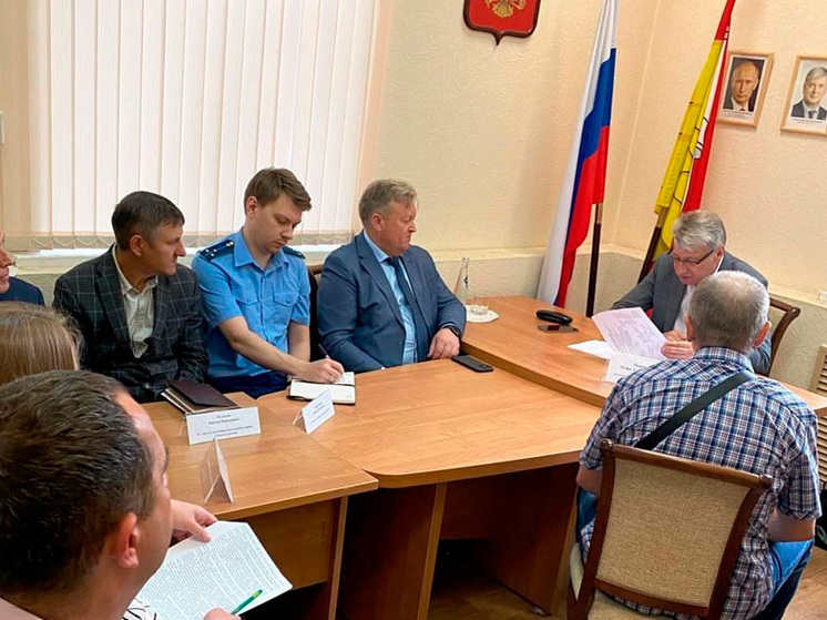 В Ленинском районе Воронежа обсудили решение коммунальных проблем на встрече с гражданами
