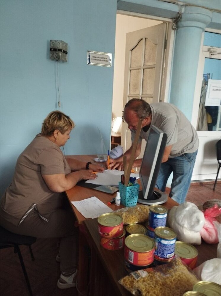 Жителям Великолепетихского округа продолжают выдавать гуманитарную помощь