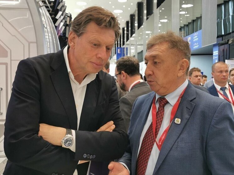 Глава «ДРОЗДа» Лайшев встретился на ПМЭФ с руководителем Союза конькобежцев Гуляевым