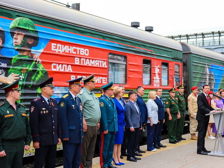 Сотрудники и военнослужащие Росгвардии Марий Эл встретили агитпоезд «Единство в памяти»