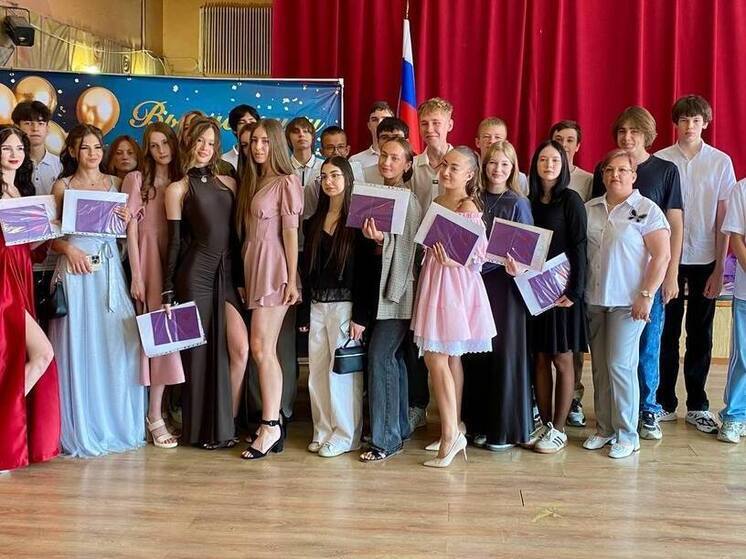 Запорожские девятиклассники попрощались со школой