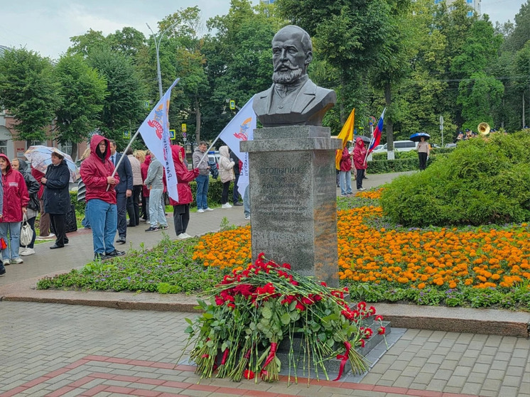 В Орле открыли бюст Петру Столыпину