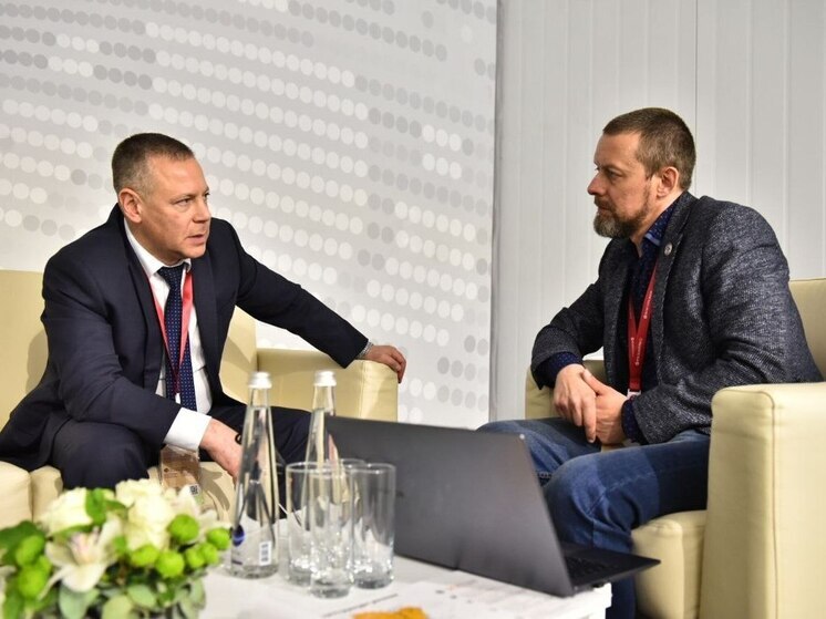 На полях ПМЭФ идет активная работа. Компании всех мастей, регионы, госучреждения рассказывают о своих возможностях и узнают о компетенциях других участников форума. Здесь подписывают соглашения, договариваются о будущих проектах, обмениваются мнениями.