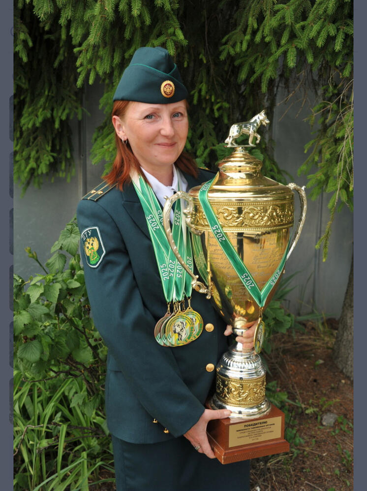 Смоленская таможенница Александра Бойко победила в Чемпионате таможенных органов России по многоборью кинологов