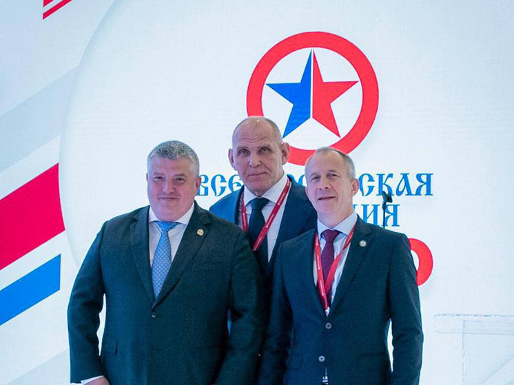 Александр Дронов встретился легендарным спортсменом Александром Карелиным