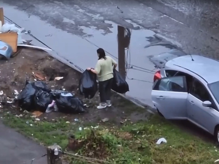 В Ярославле неаккуратная дама получит штраф за неправильно выброшенный мусор