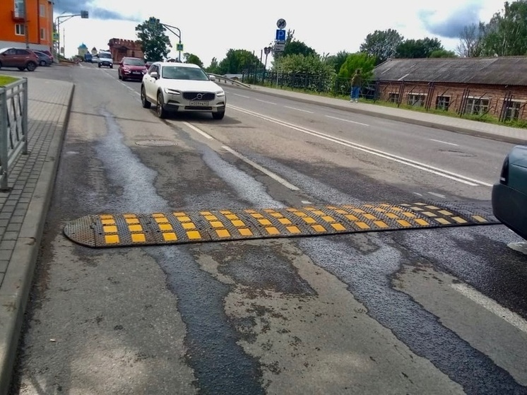 На Соболева в Смоленске установили «лежачих полицейских»