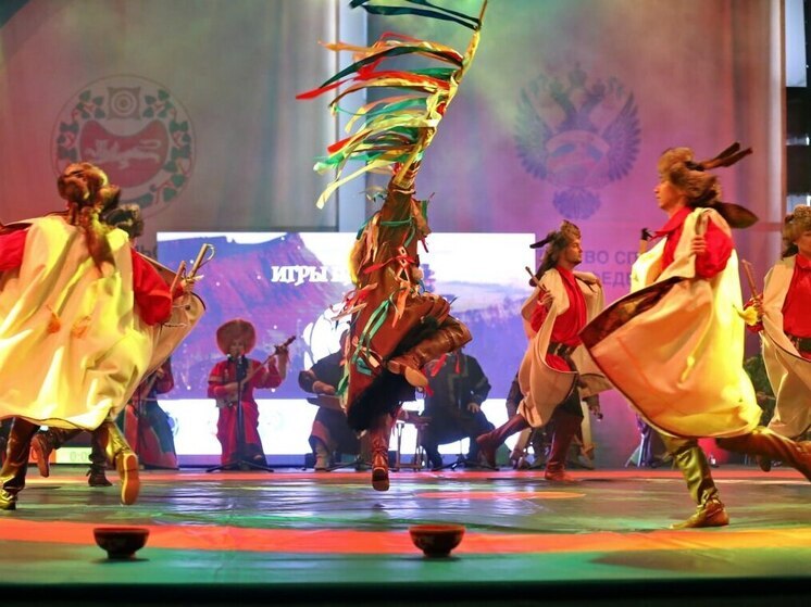 Окурили дымом и окропили айраном: в Абакане стартовали «Игры предков»