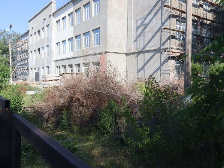 Подрядчик не укладывается в сроки ремонта 10-й школы Абакана