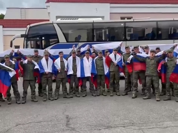 Боец СВО из Ноябрьска вернулся домой из украинского плена