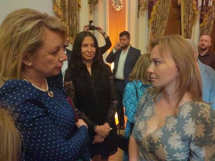 Татьяна Сизова наградила на ПМЭФ руководителей Альянса региональных СМИ