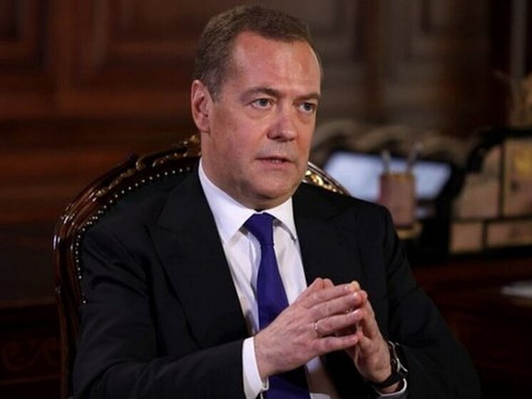 Медведев: Россия ответит ТЯО Украине в случае применения "грязной бомбы"