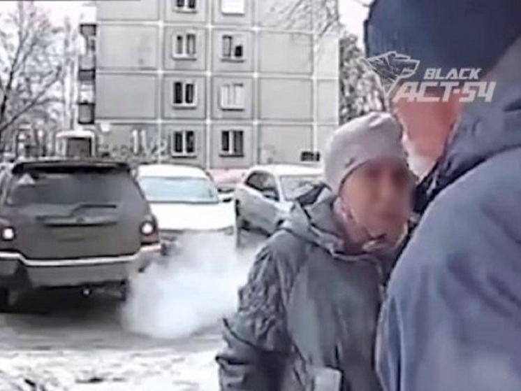 Жительница Новосибирска, потерявшая ногу из-за автомобиля, впечатавшего ее в дверь подъезда, не смогла отсудить у виновника миллион