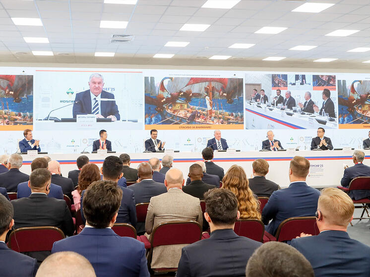 Игорь Сечин заявил, что большая часть мира сегодня сидит на «долговой игле»