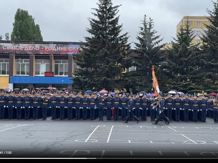 В Воронеже более 1,5 тысячам выпускников ВВА надели погоны