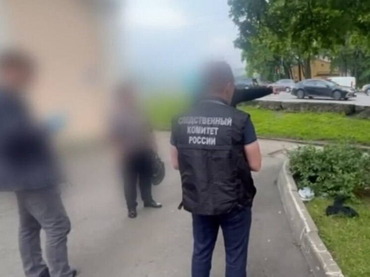 В Санкт-Петербурге мужчина ударил подростка стеклянной бутылкой по лицу