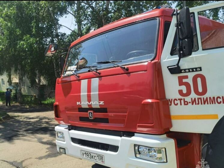 Пенсионерку спасли из горящей квартиры в Усть-Илимске