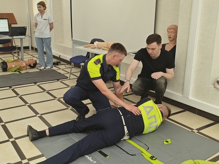 Смоленские инспекторы ДПС прошли курс подготовки по оказанию первой помощи