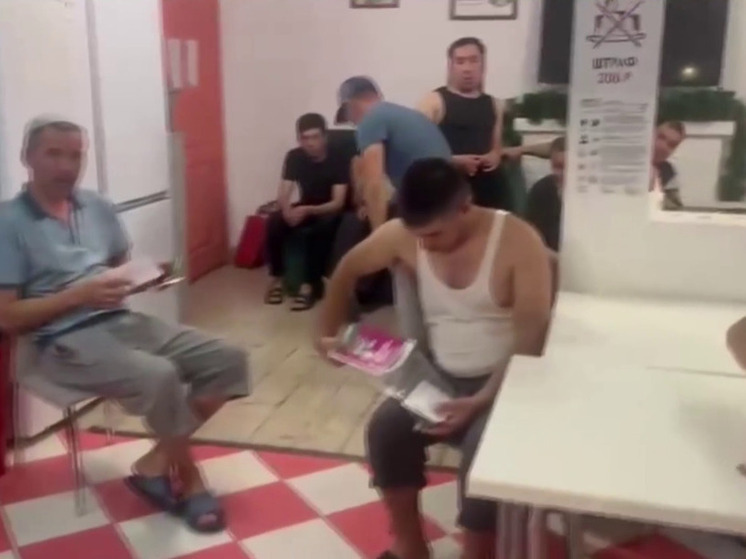 В Сочи после рейдов в хостелах в полицию доставили 22 мигранта