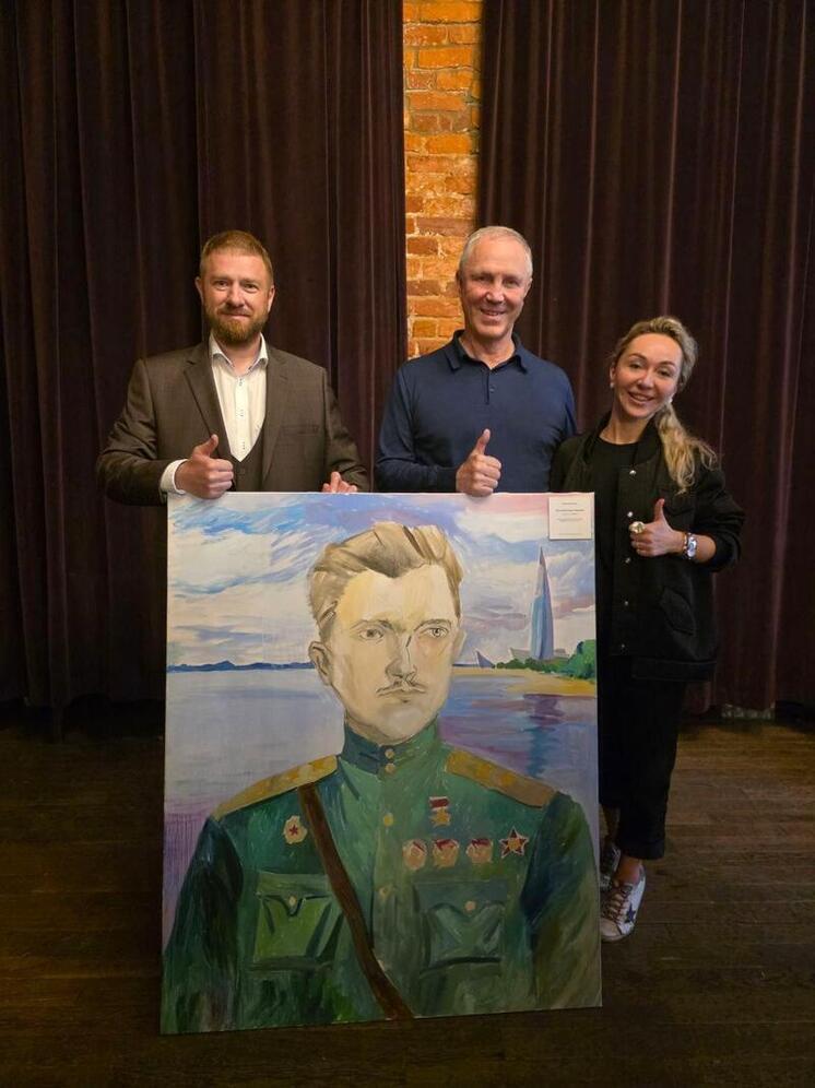 Питерская художница подарила херсонцам портрет Героя Советского Союза из Голой Пристани