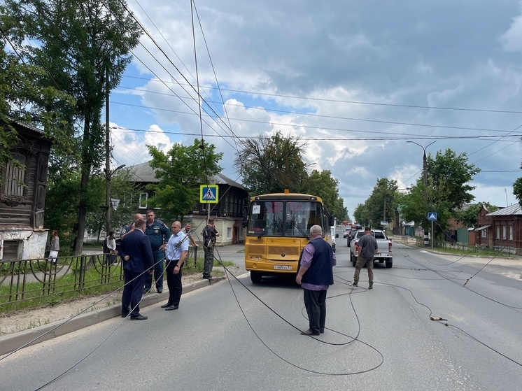 В Коврове грузовик оставил троллейбусы без электропитания