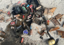 В Ростове-на-Дону 21 июня мужчина обнаружил опасные предметы в водоеме на Северном