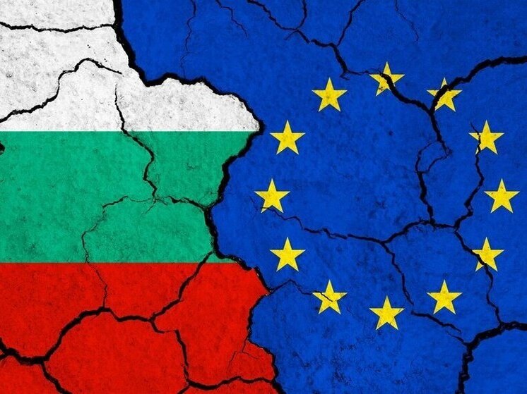 Политик Стоянов: ЕС хочет включить Болгарию в еврозону из-за начавшегося кризиса