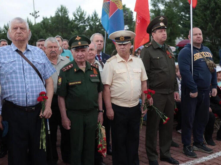 В Хабаровске почтили земляков-героев ВОВ на День памяти и скорби
