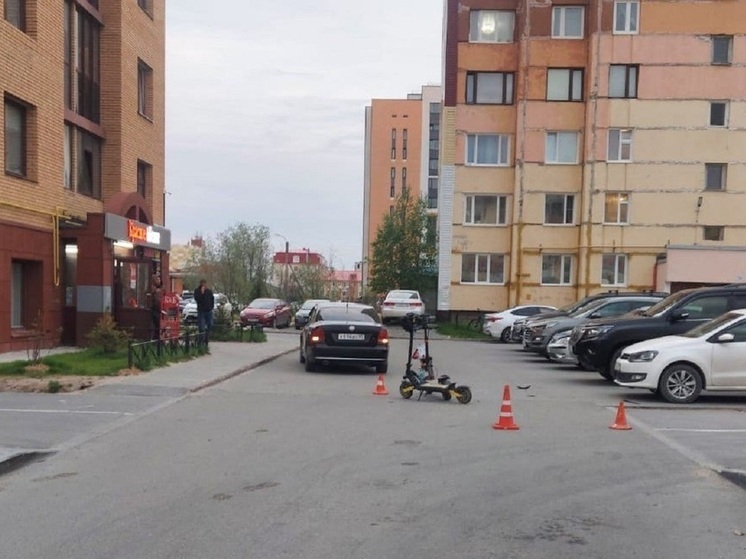 В Новом Уренгое самокатчик пострадал в ДТП с авто